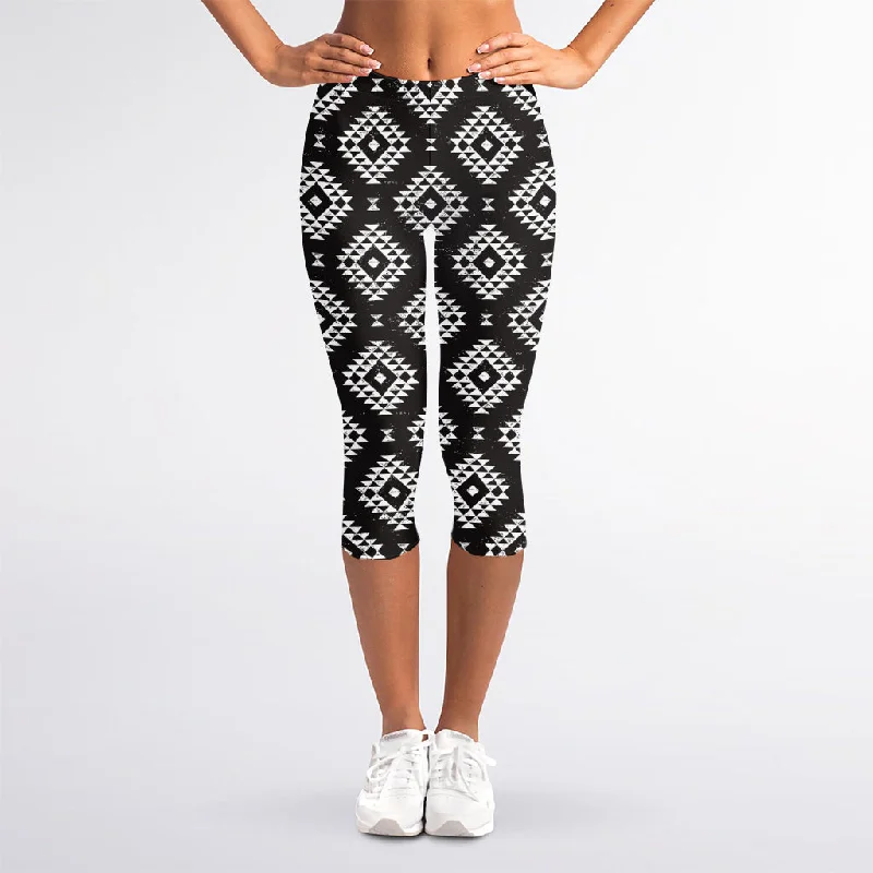 Black And White Navajo Pattern Print Women's Capri Leggings Trendy Sports Performance Leggings Black And White Navajo Pattern Print Women's Capri Leggings Trendy Sports Performance Leggings