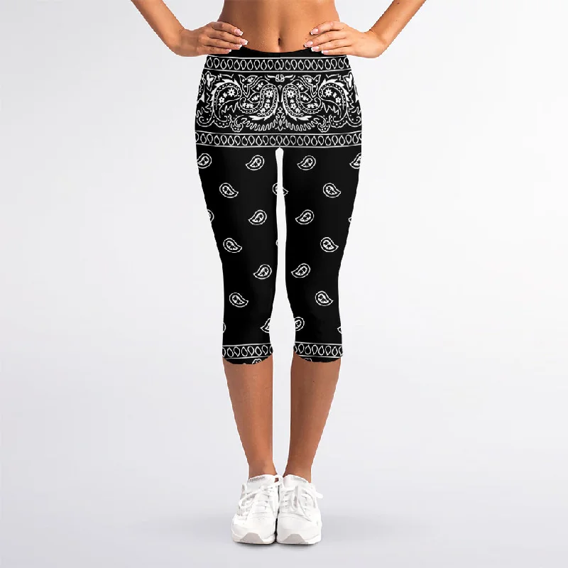 Black And White Paisley Bandana Print Women's Capri Leggings Fashionable Moisture-Wicking Leggings Black And White Paisley Bandana Print Women's Capri Leggings Fashionable Moisture-Wicking Leggings