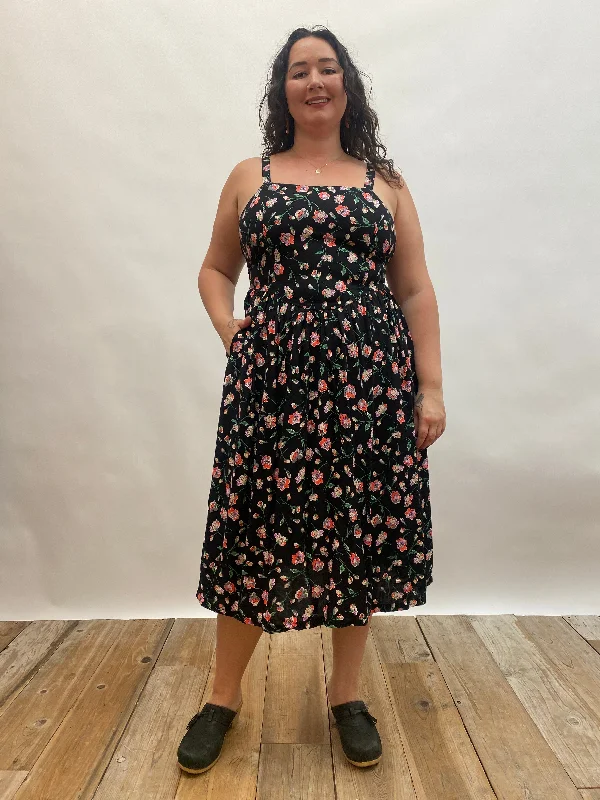 XXL / Myrah Dress Sample in black floral